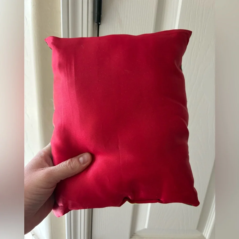 Express festive pillows